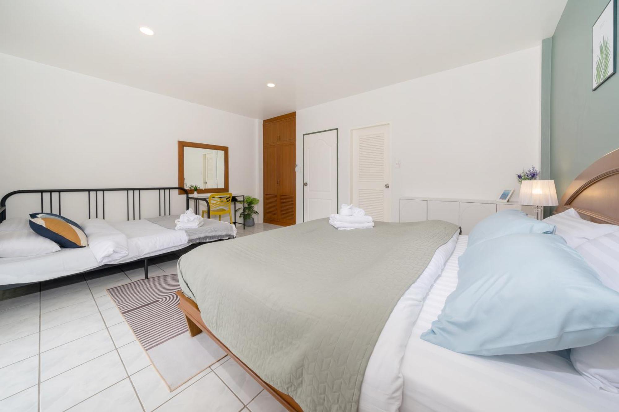 Holiday home 5 Mins Walk Bangla,beach,3br *